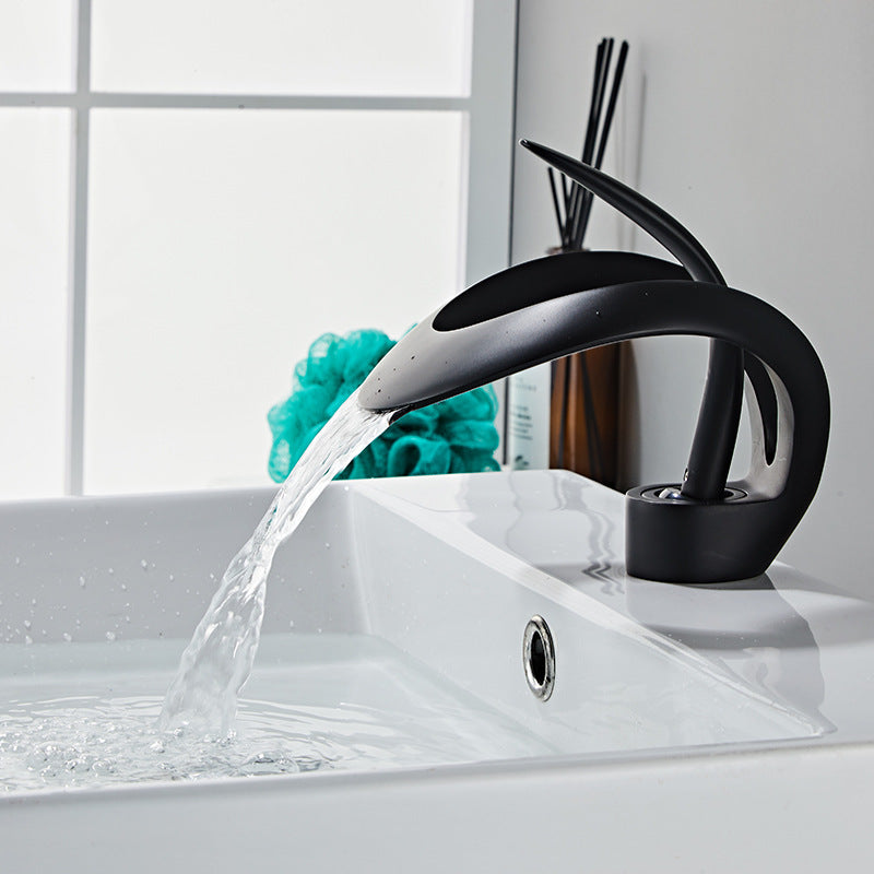 French Style Brass Hot and Cold Faucet