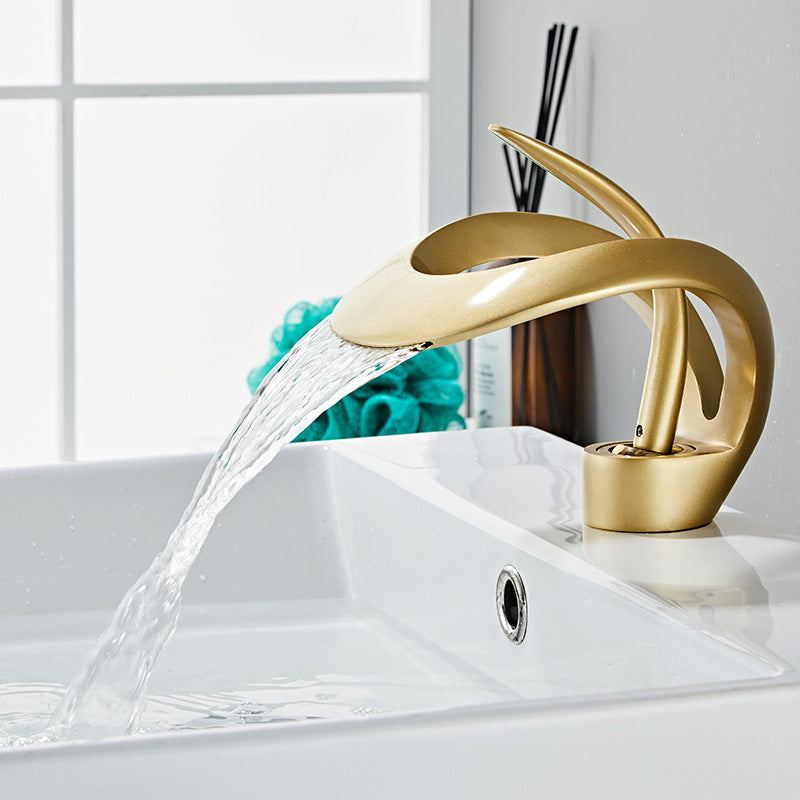 French Style Brass Hot and Cold Faucet