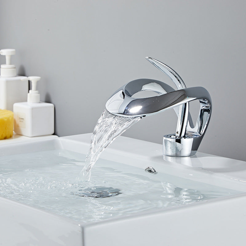 French Style Brass Hot and Cold Faucet