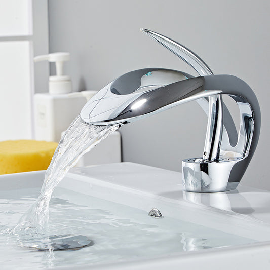 French Style Brass Hot and Cold Faucet