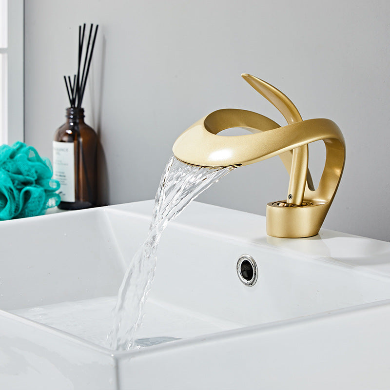 French Style Brass Hot and Cold Faucet